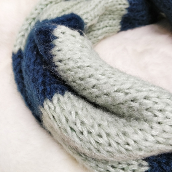 BDG Infinity scarf - Picture 3 of 5